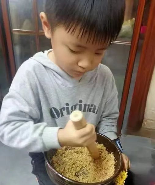 DƬ